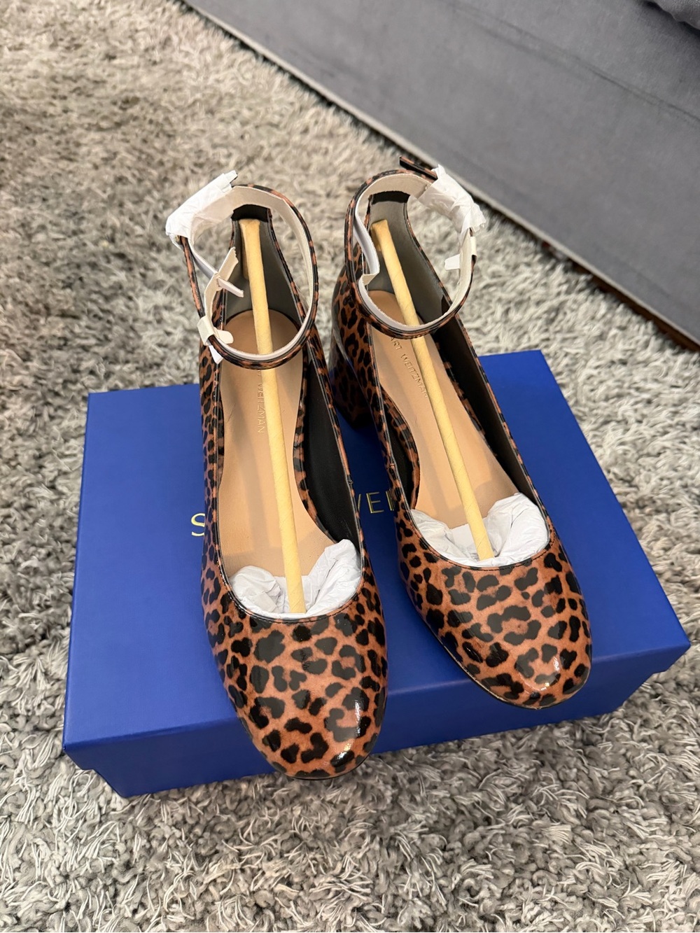 Stuart Weitzman Leopard-Print Ankle-Strap Pumps in Brown/Black New in Box - Picture 3 of 8